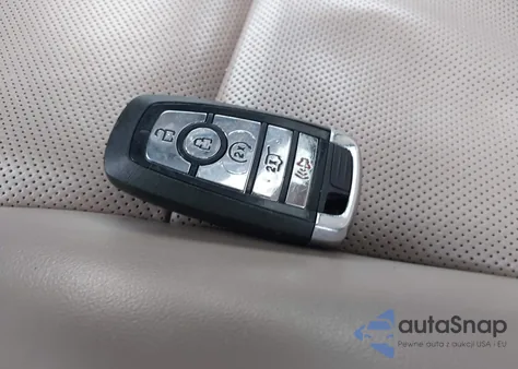 2022 Lincoln Corsair Reserve z USA, uszkodzony, nr VIN 5LMCJ2C90NUL05832